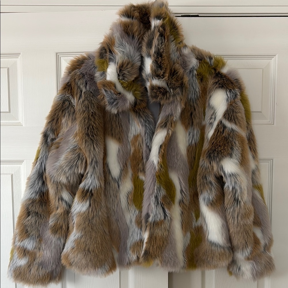 Chic Faux Fur Jacket in Multicolor